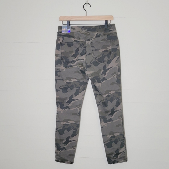 Sound/Style | Lucy Camo Pull-On Pants - Picture 2 of 8